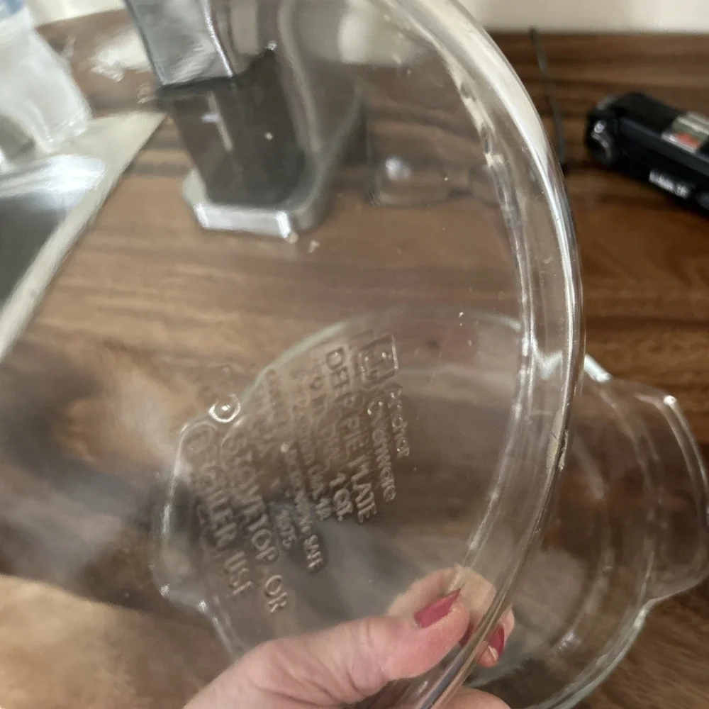 Lot 2 Glass Anchor Hocking 9in Pie Plate Bakers With Handles